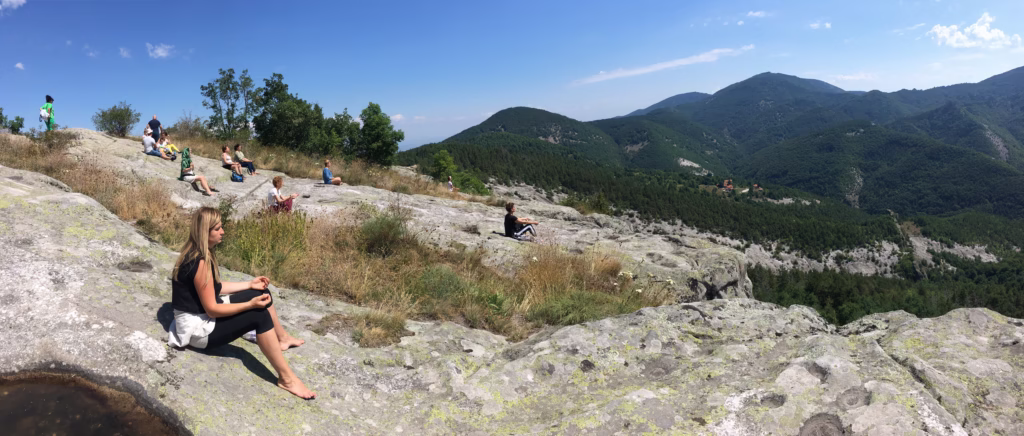 Viaje espiritual a Bulgaria, ¡Sorprendente! 5 belintash meditant